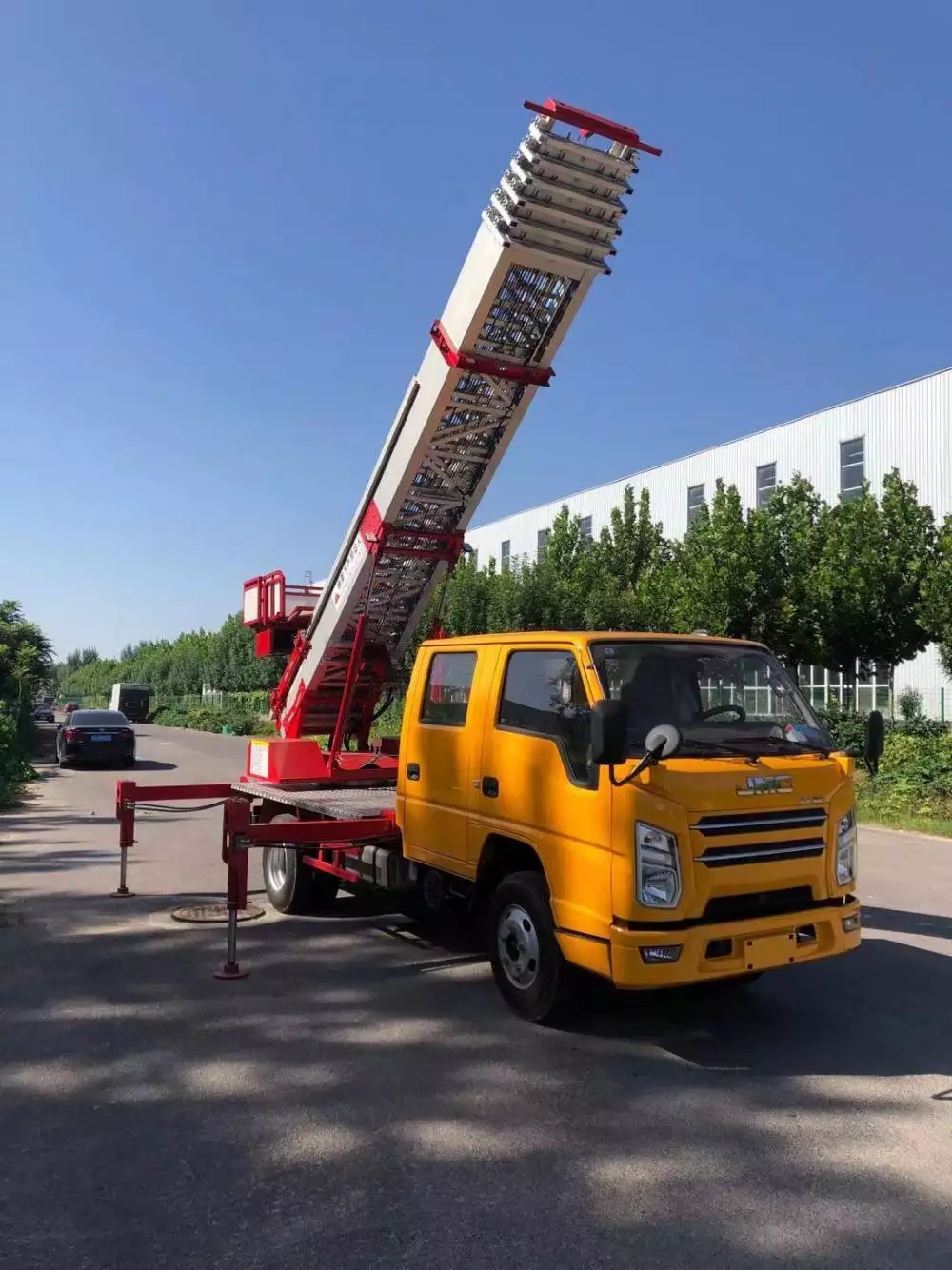 什邡附近的云梯车出租服务：轻松解决高空作业需求