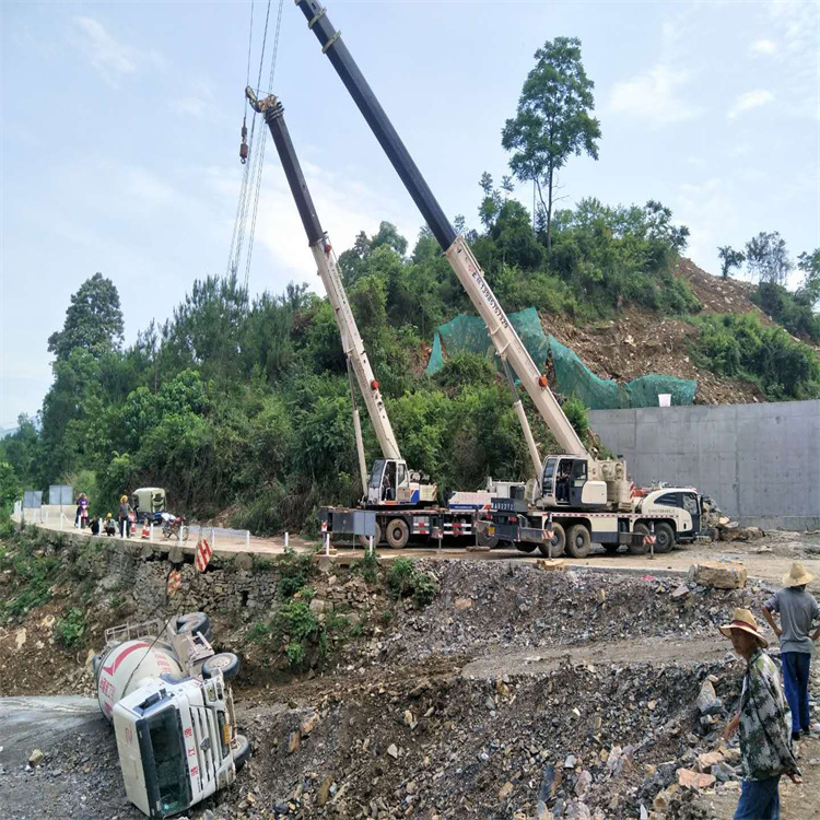 什邡汽车掉沟里叫吊车救援要多少钱